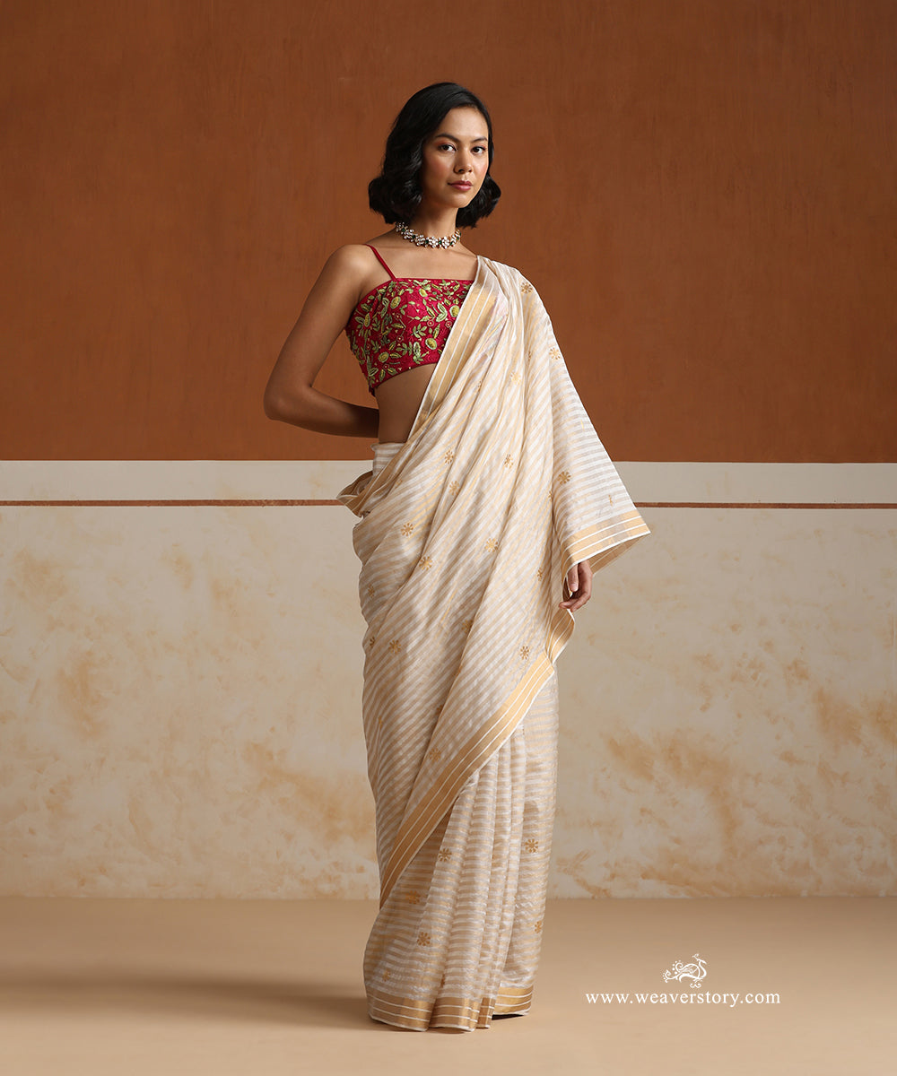 Handloom_Off_White_Pure_Silk_Chanderi_Saree_With_Gold_Lines_And_Small_Gold_Zari_Flower_WeaverStory_01