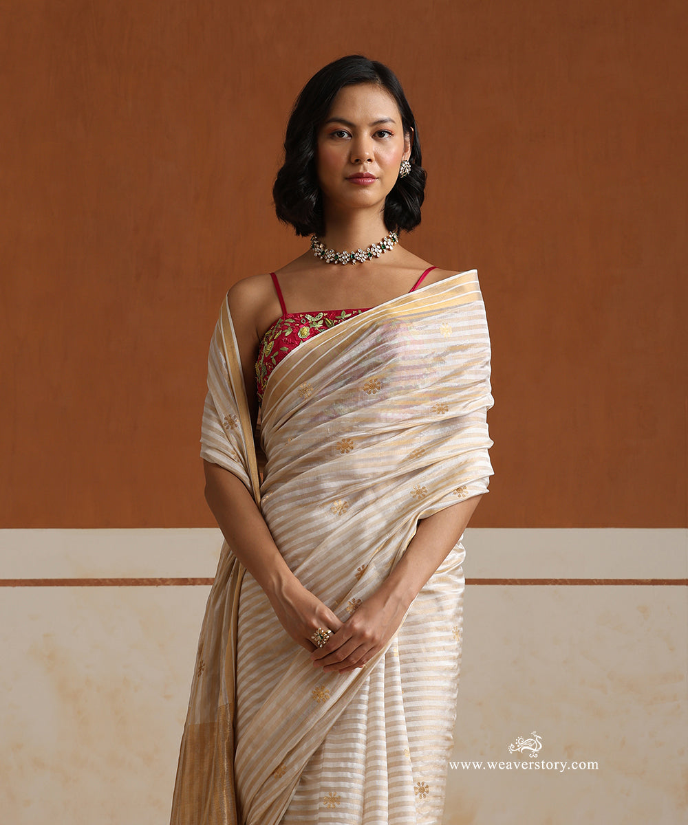 Handloom_Off_White_Pure_Silk_Chanderi_Saree_With_Gold_Lines_And_Small_Gold_Zari_Flower_WeaverStory_02