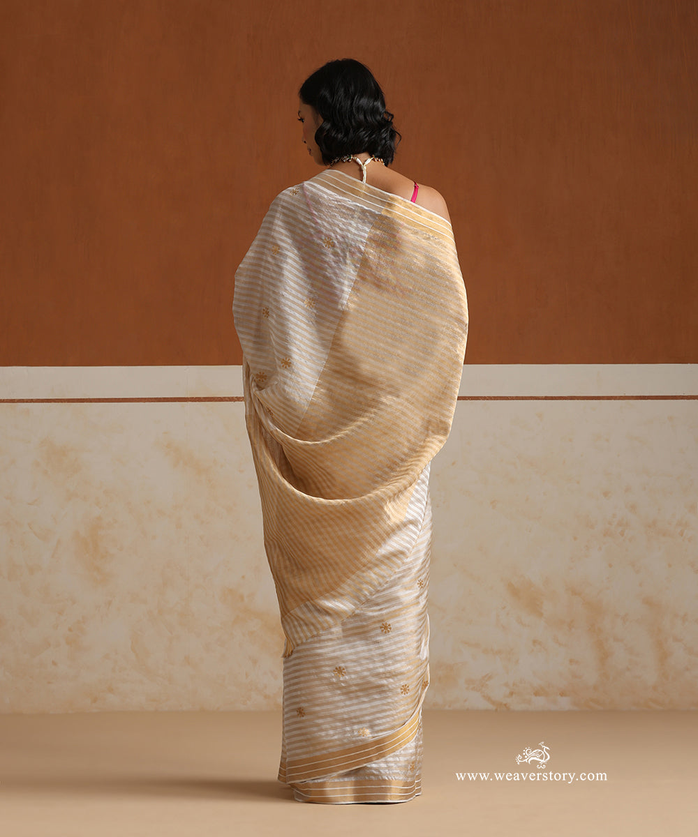 Handloom_Off_White_Pure_Silk_Chanderi_Saree_With_Gold_Lines_And_Small_Gold_Zari_Flower_WeaverStory_03
