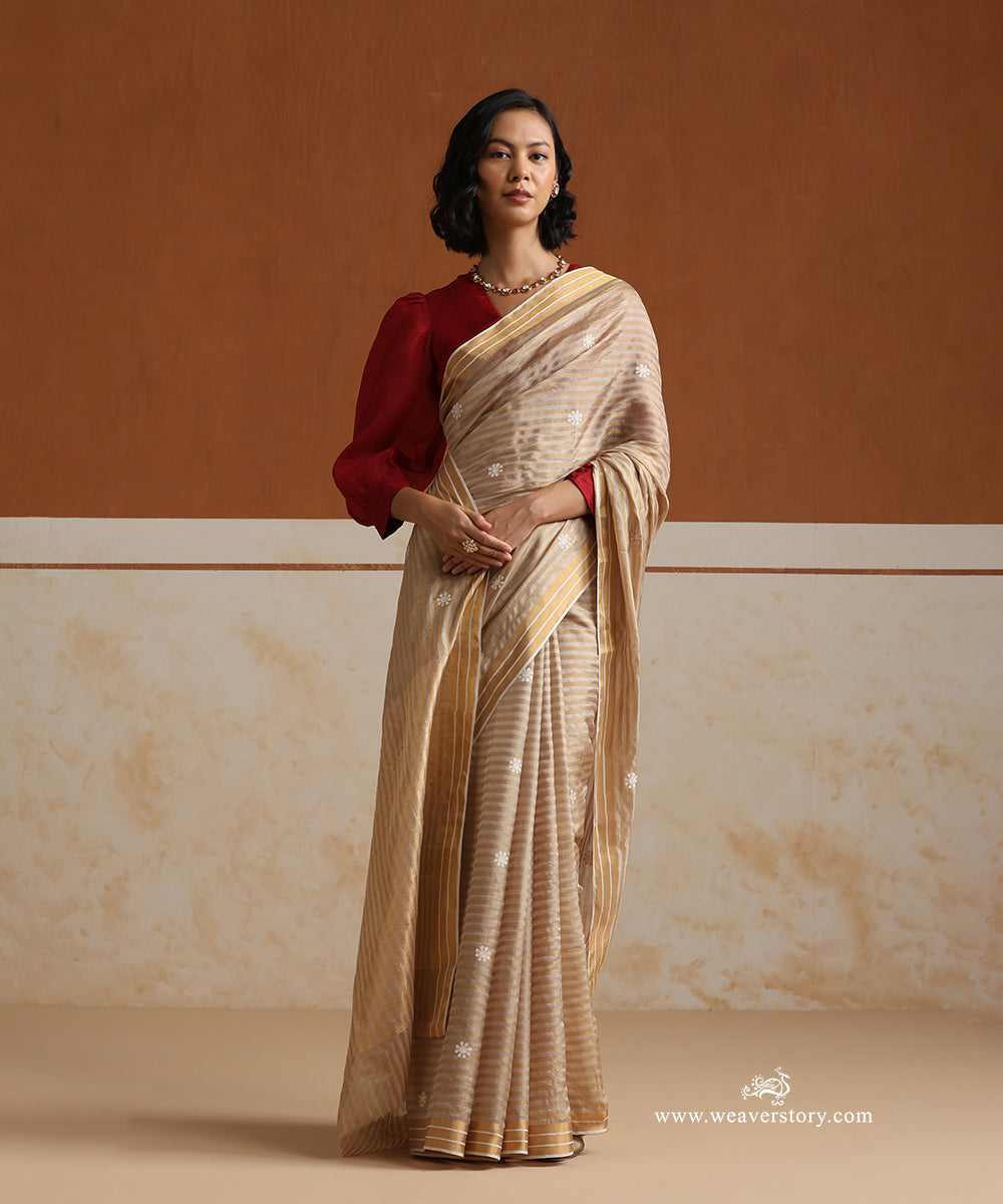 Handloom_Dusty_Grey_Pure_Soft_Silk_Chanderi_Saree_With_Gold_Lines_And_Small_Resham_Flower_WeaverStory_01