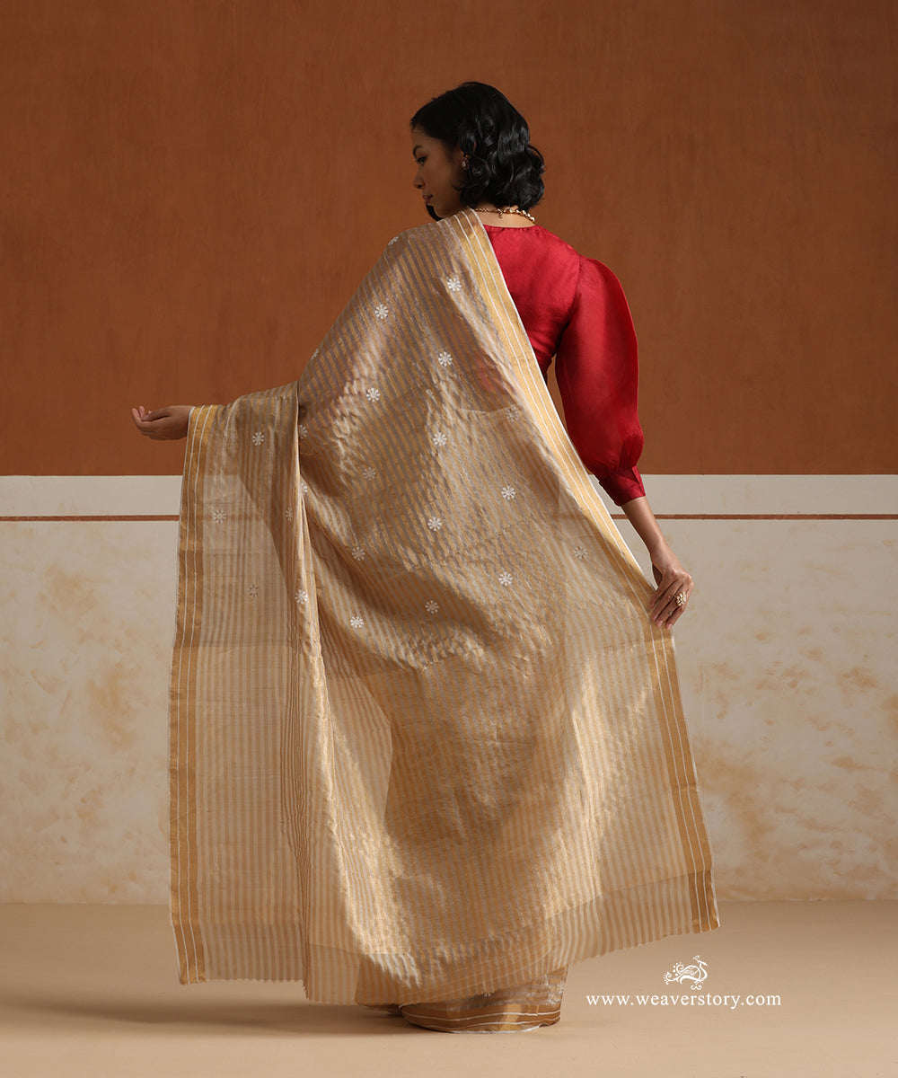 Handloom_Dusty_Grey_Pure_Soft_Silk_Chanderi_Saree_With_Gold_Lines_And_Small_Resham_Flower_WeaverStory_03