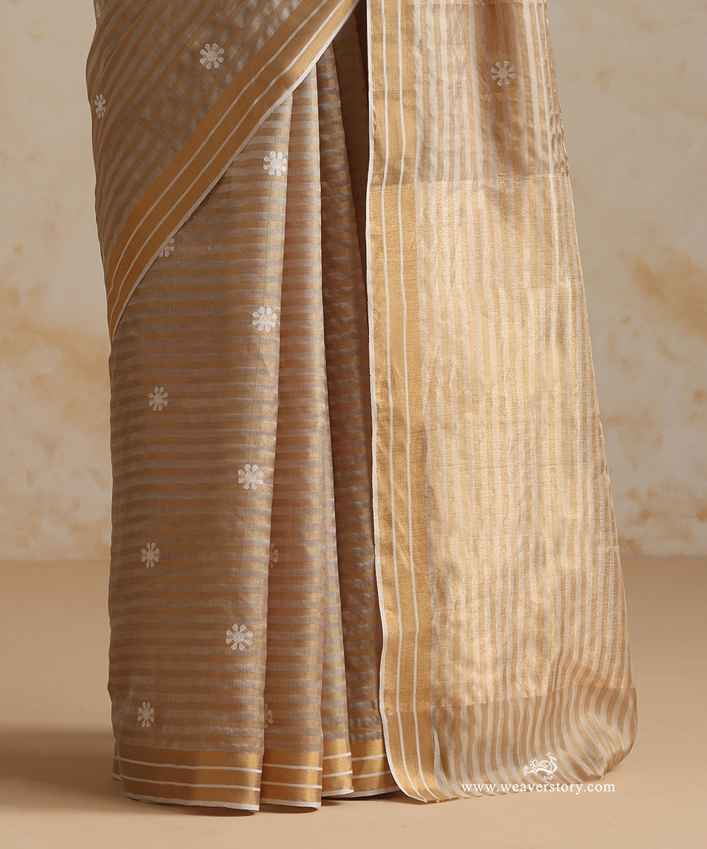 Handloom_Dusty_Grey_Pure_Soft_Silk_Chanderi_Saree_With_Gold_Lines_And_Small_Resham_Flower_WeaverStory_04