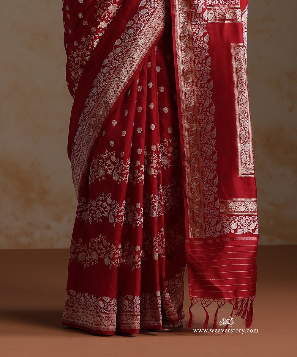 Red_Handloom_Pure_Katan_Silk_Banarasi_Saree_With_Gold_Silver_Floral_Aada_Jaal_Open_Border_Saree_WeaverStory_04