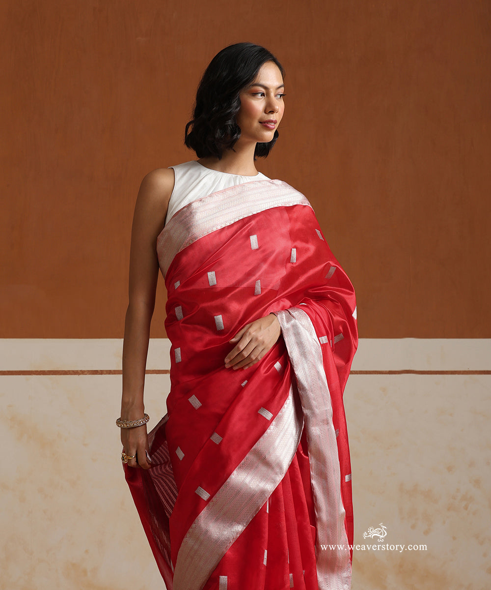 Red_Handloom_Pure_Silk_Chanderi_Saree_With_Silver_Zari_Small_Box_Motif_And_Soft_Pink_Broder_WeaverStory_02