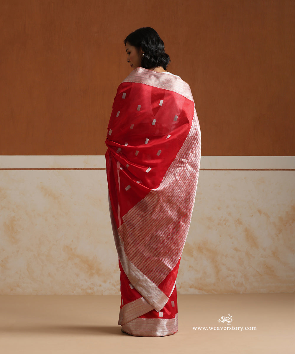 Red_Handloom_Pure_Silk_Chanderi_Saree_With_Silver_Zari_Small_Box_Motif_And_Soft_Pink_Broder_WeaverStory_03