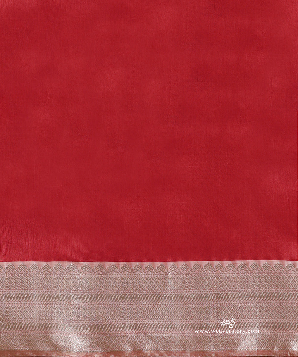 Red_Handloom_Pure_Silk_Chanderi_Saree_With_Silver_Zari_Small_Box_Motif_And_Soft_Pink_Broder_WeaverStory_05