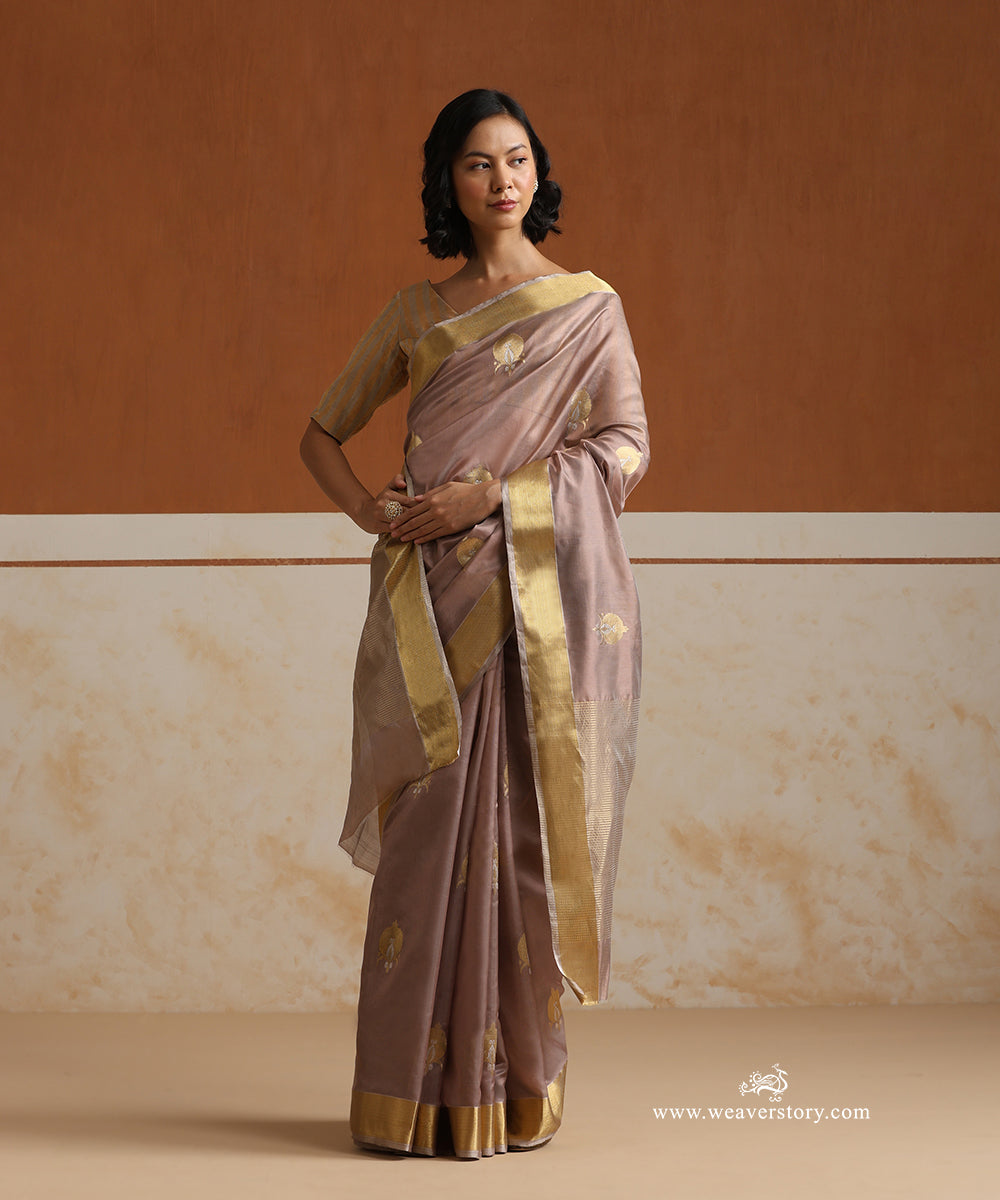 Light_Mauve_Handloom_Pure_Silk_Chanderi_Saree_With_Gold_Zari_Flowers_Boota_And_Gold_Saffron_Border_WeaverStory_01