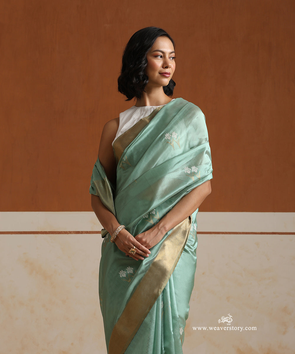 Pastel_Green_Handloom_Pure_Silk_Chanderi_Saree_With_Water_Lily_Flowers_Motifs_And_Gold_Zari_Border_WeaverStory_02