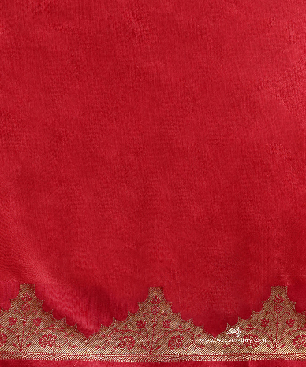 Red_Handloom_Pure_Silk_Chanderi_Saree_With_Gold_Flower_Bel_And_Havy_Saffron_Border_WeaverStory_05