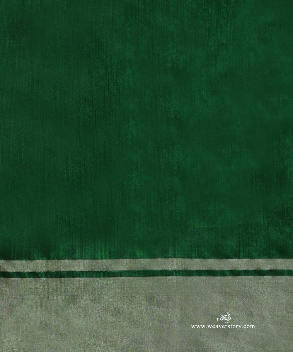 Bottle_Green_Handloom_Pure_Silk_Chanderi_Saree_With_Birds_Motifs_And_Silver_Border_WeaverStory_05