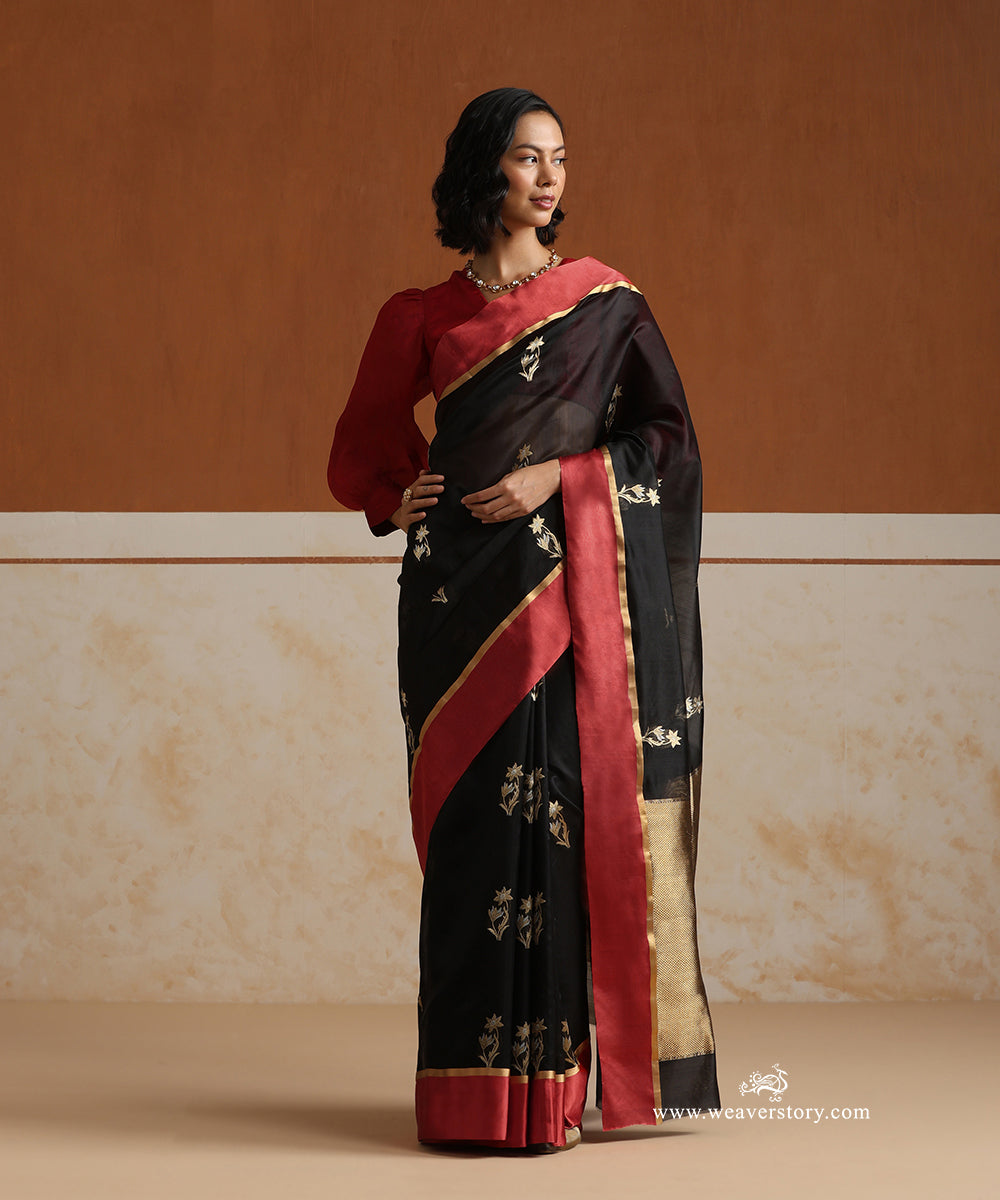 Black_Handloom_Pure_Silk_Chanderi_Saree_With_Tulip_Flower_Motifs_And_Dark_Peach_Mashroo_Border_WeaverStory_02