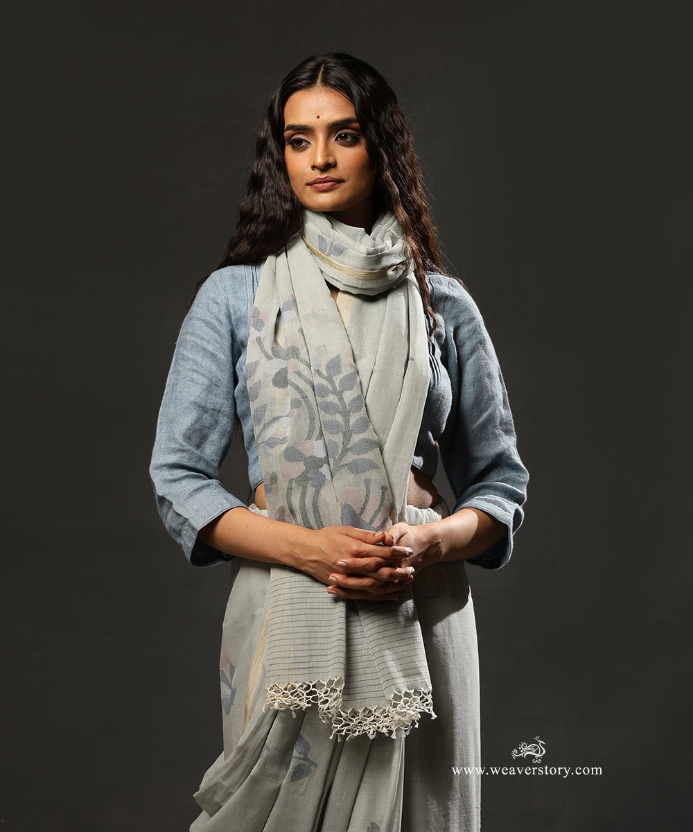 Steel Grey Handloom Pure Mulmul Dhakai Jamdani Saree With Flower And Leaf Motif On Palla