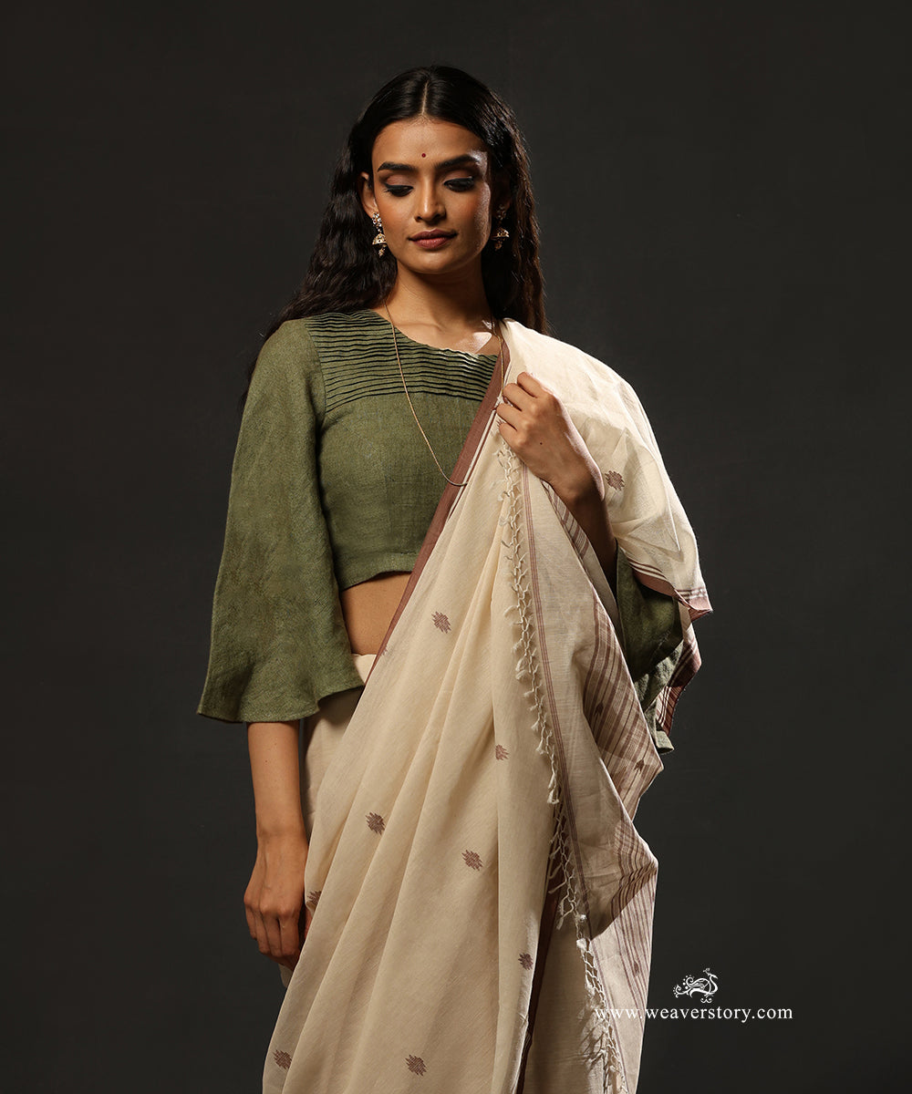 Cream_And_Brown_Handloom_Pure_Mulmul_Dhakai_Jamdani_Saree_With_Small_Tree_Motifs_On_Palla_WeaverStory_02