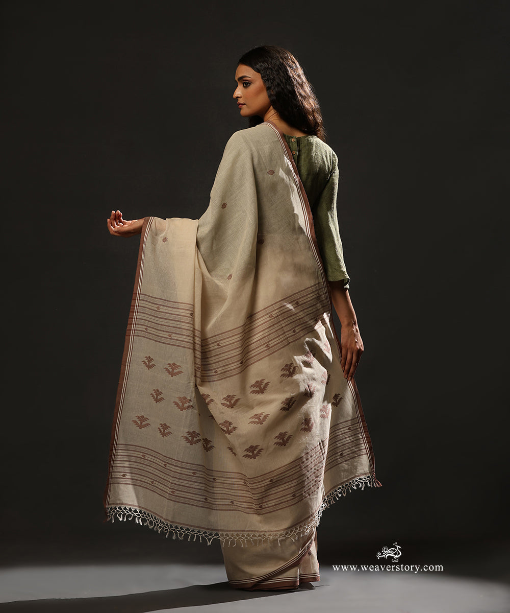 Cream_And_Brown_Handloom_Pure_Mulmul_Dhakai_Jamdani_Saree_With_Small_Tree_Motifs_On_Palla_WeaverStory_03
