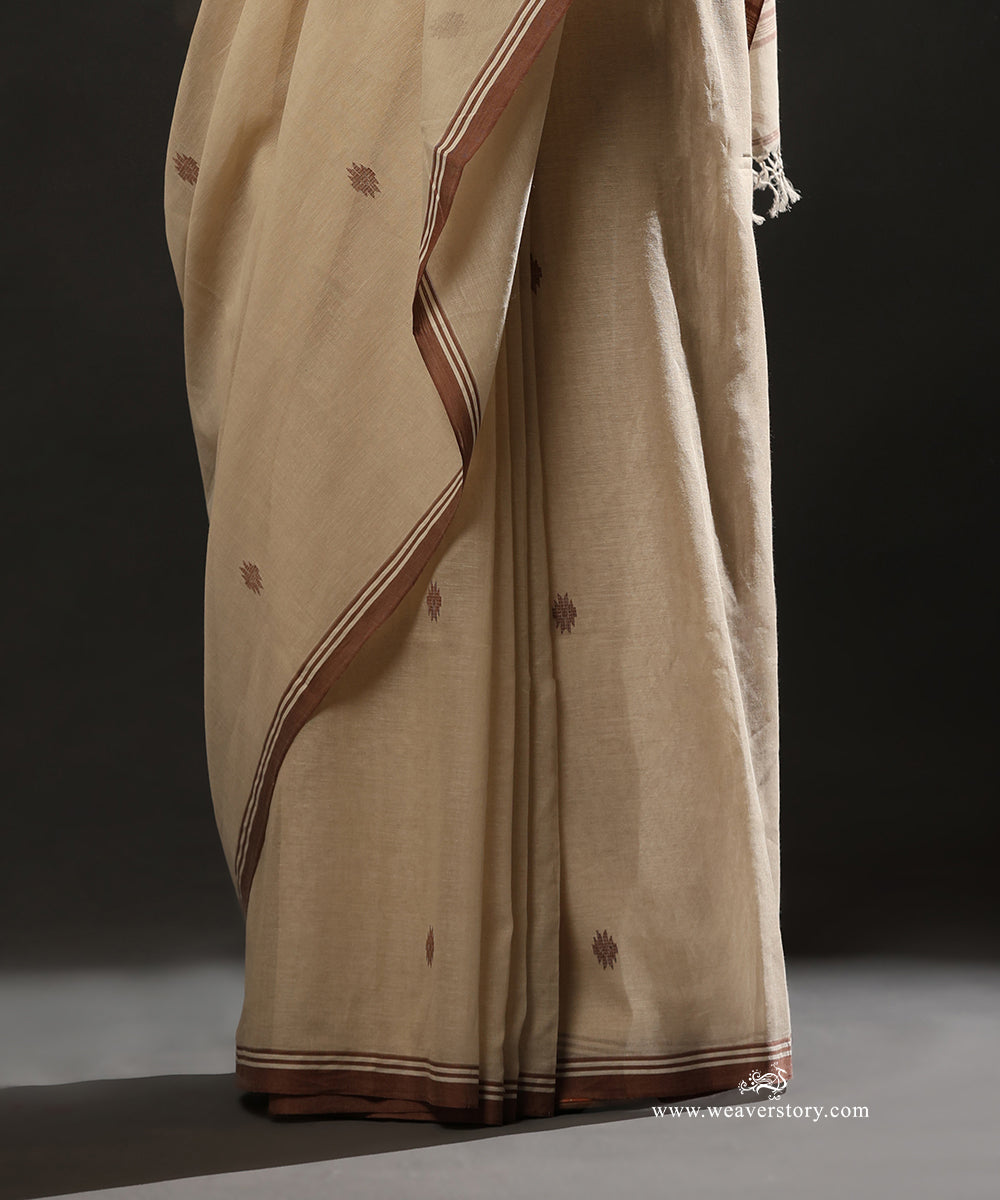 Cream_And_Brown_Handloom_Pure_Mulmul_Dhakai_Jamdani_Saree_With_Small_Tree_Motifs_On_Palla_WeaverStory_04