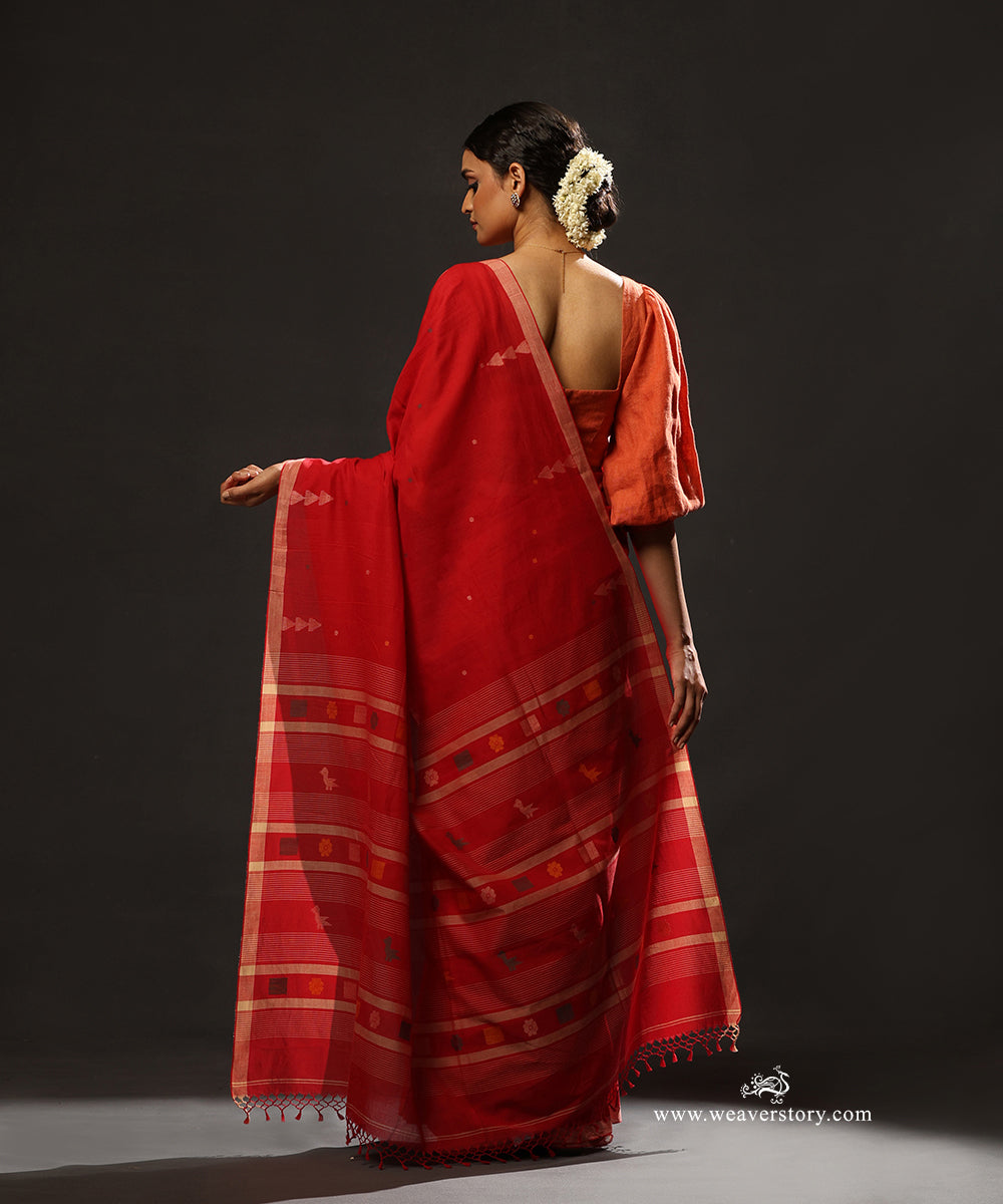 Red_Handloom_Pure_Mulmul_Dhakai_Jamdani_Saree_With_Small_Booti_And_Small_Birds_On_Palla_WeaverStory_03