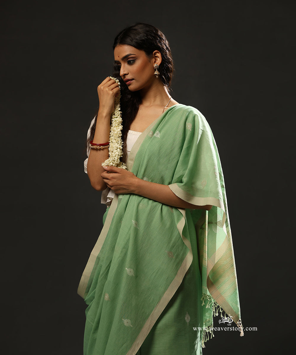 Mint_Green_Handloom_Pure_Mulmul_Dhakai_Jamdani_Saree_With_Peacock_Motifs_On_Palla_WeaverStory_02