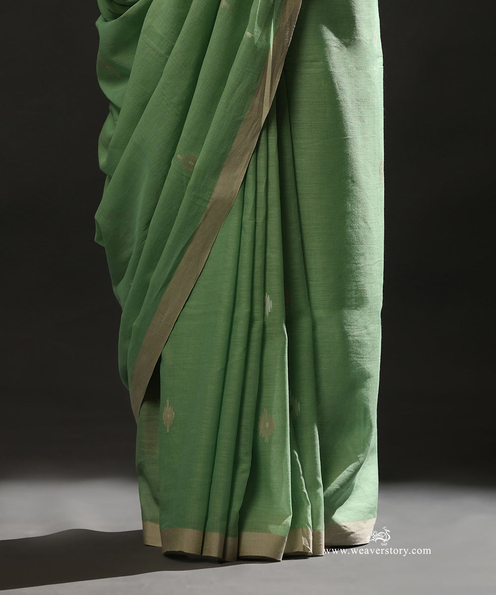 Mint_Green_Handloom_Pure_Mulmul_Dhakai_Jamdani_Saree_With_Peacock_Motifs_On_Palla_WeaverStory_04