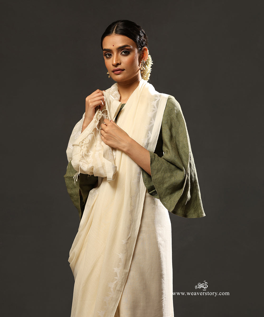 Off_White_Handloom_Pure_Handspun_Cotton_Plain_Traditional_Dhakai_Jamdani_Saree_WeaverStory_02