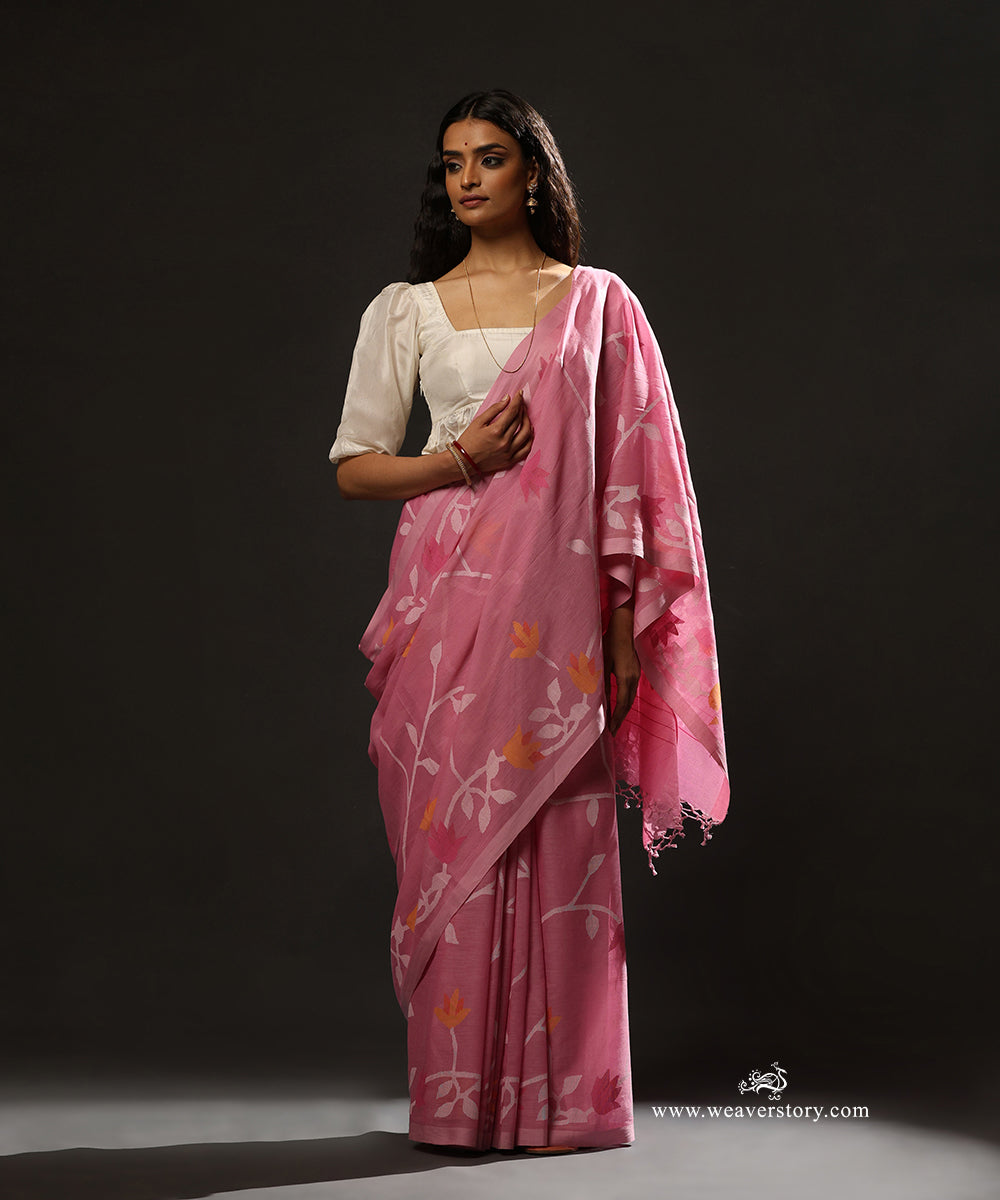 Soft_Pink_Handloom_Pure_Handspun_Cotton_Dhakai_Jamdani_Saree_With_Lotus_And_Floral_Jaal_WeaverStory_01