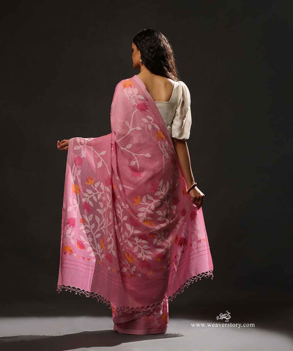 Soft_Pink_Handloom_Pure_Handspun_Cotton_Dhakai_Jamdani_Saree_With_Lotus_And_Floral_Jaal_WeaverStory_03