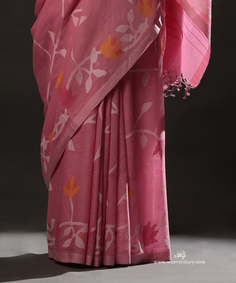 Soft_Pink_Handloom_Pure_Handspun_Cotton_Dhakai_Jamdani_Saree_With_Lotus_And_Floral_Jaal_WeaverStory_04