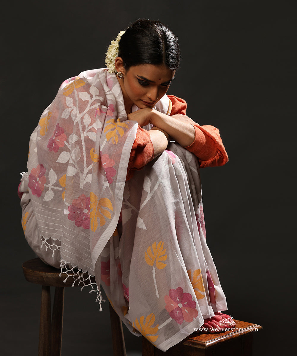 Light_Grey_Handloom_Pure_Handspun_Cotton_Dahkai_Jamdani_Saree_With_Allover_Pink_And_Yellow_Flower_Jaal_WeaverStory_01