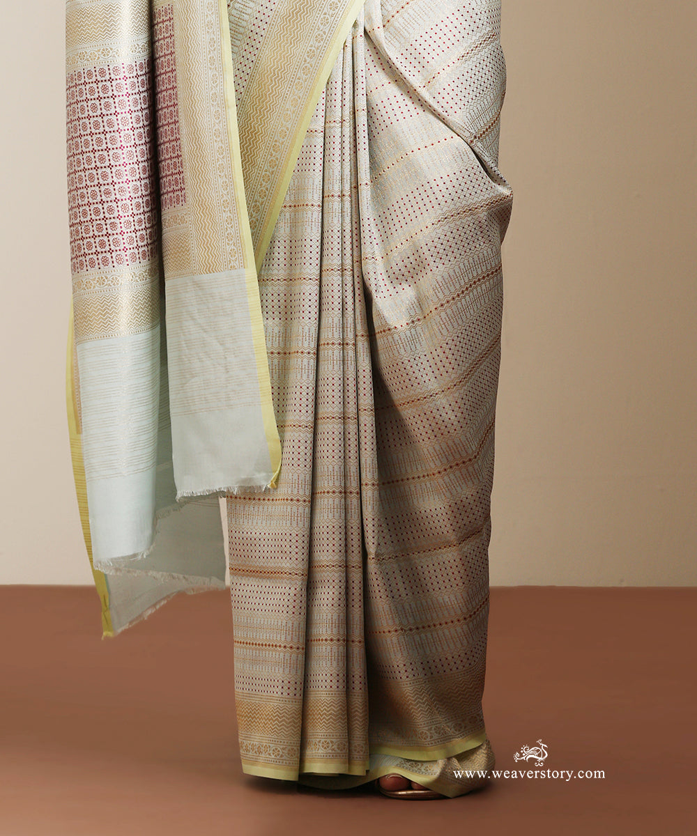 Light_Pista_Green_Handloom_Pure_Soft_Katan_Silk_Banarasi_Saree_Kimkhab_Saree_With_Allover_Meean_Dots_WeaverStory_04