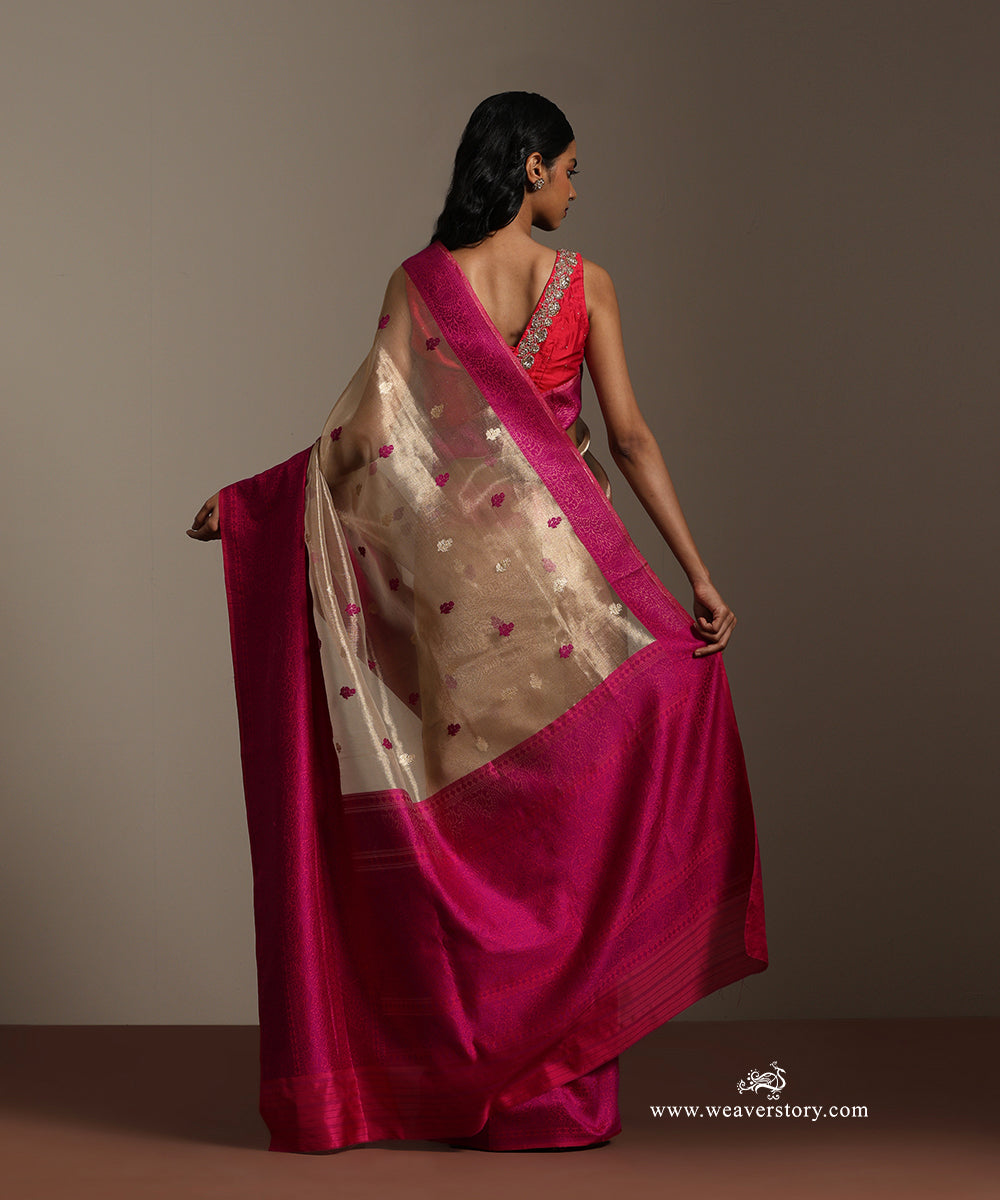 Gold_Handloom_Pure_Kora_Tissue_Silk_Banarasi_Boota_Saree_With_Resham_Silk_Border_WeaverStory_03