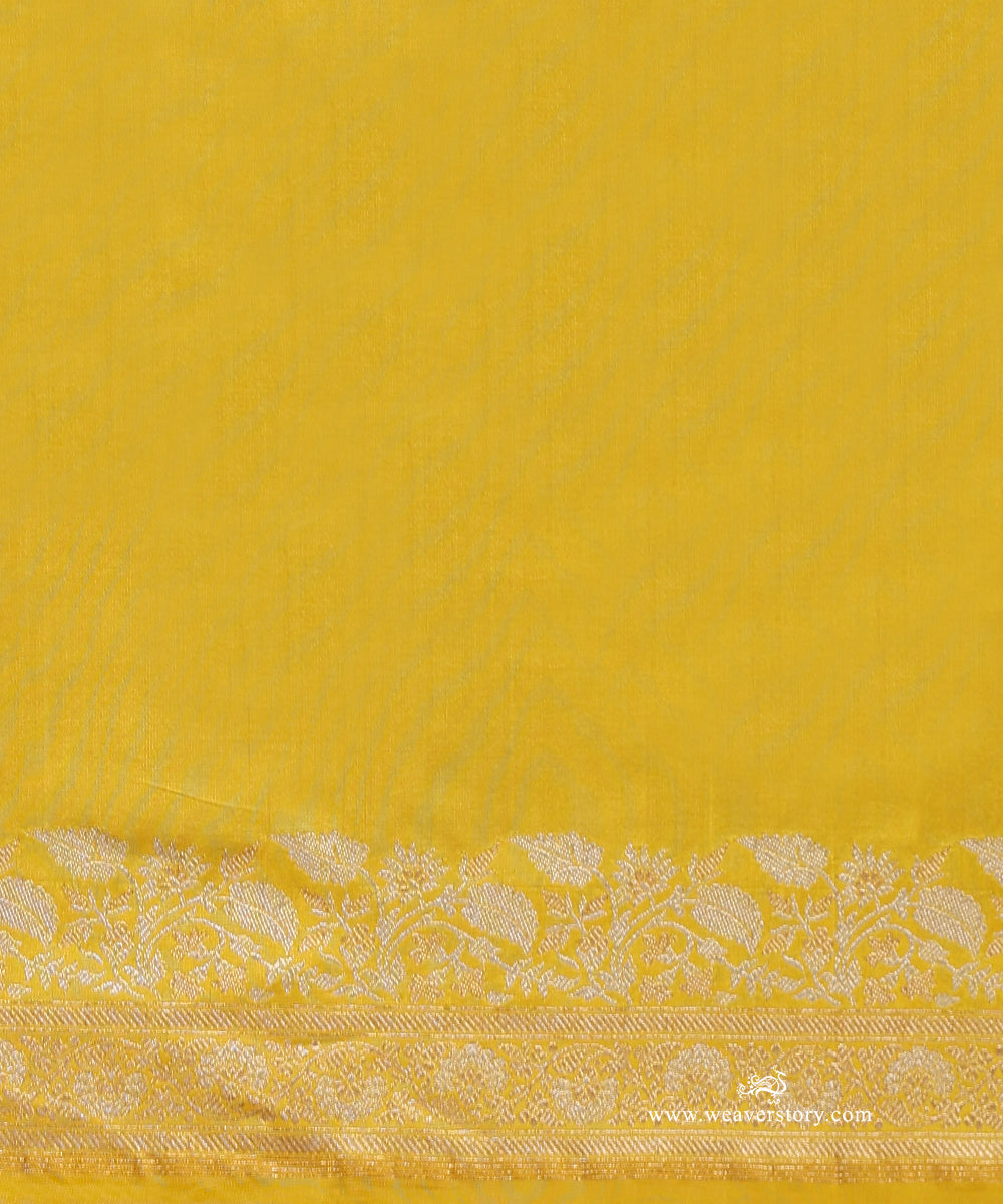 Yellow_Handloom_Pure_Katan_Silk_Kadhwa_Banarasi_Saree_With_Gold_Silver_Floral_Aada_Jaal_Open_Border_Saree_WeaverStory_05