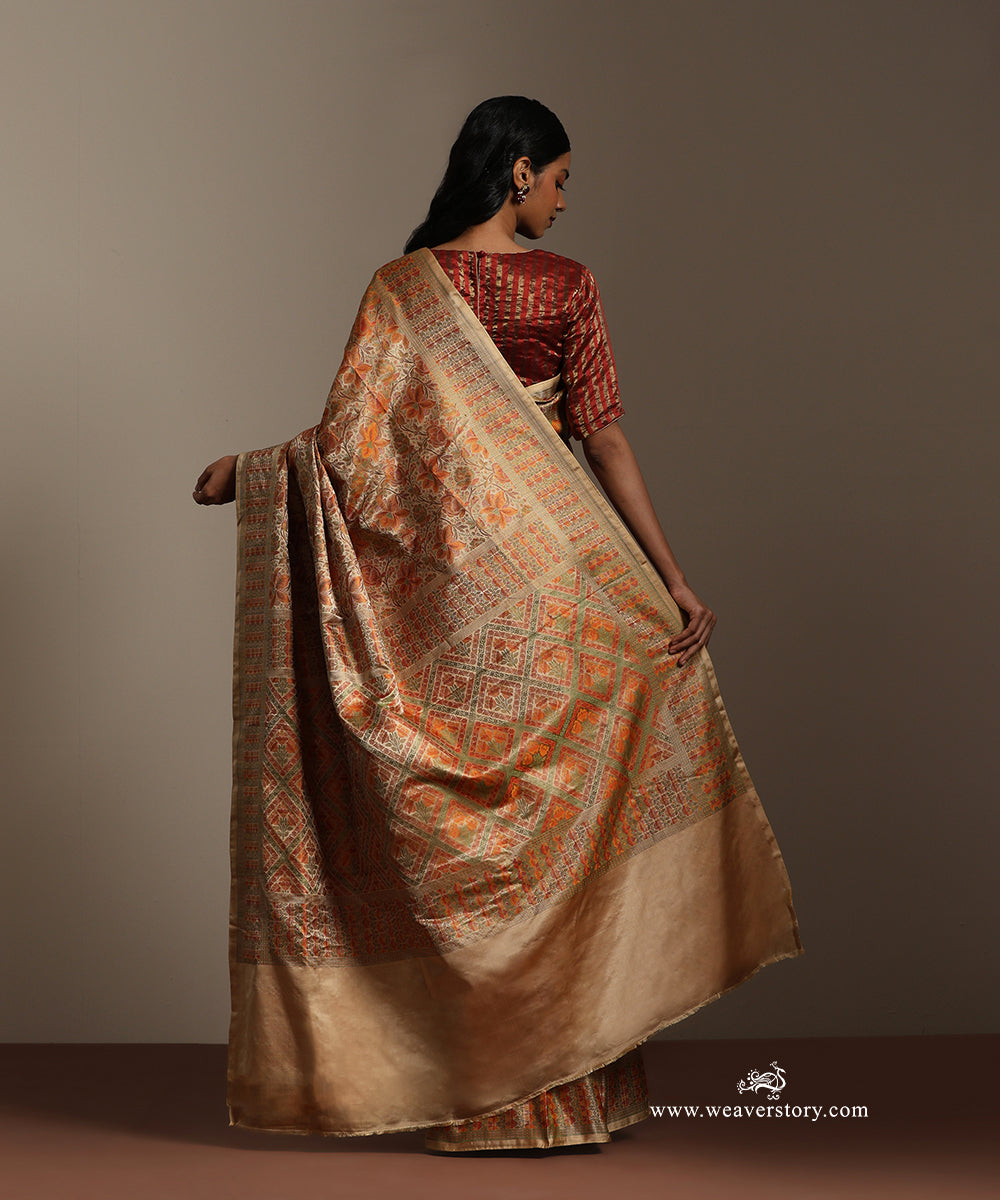 Cream_And_Brown_Handloom_Pure_Katan_Silk_Tanchoi_Jamawar_Saree_With_Allover_Rose_Jall_WeaverStory_03