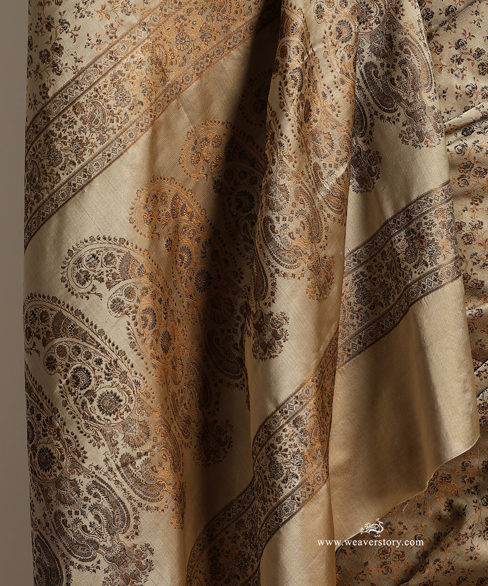 Baige_Handloom_Pure_Katan_Silk_Tanchoi_Jamawar_Saree_With_Allover_Samll_Flower_Jall_And_Paisley_On_Palla_WeaverStory_05