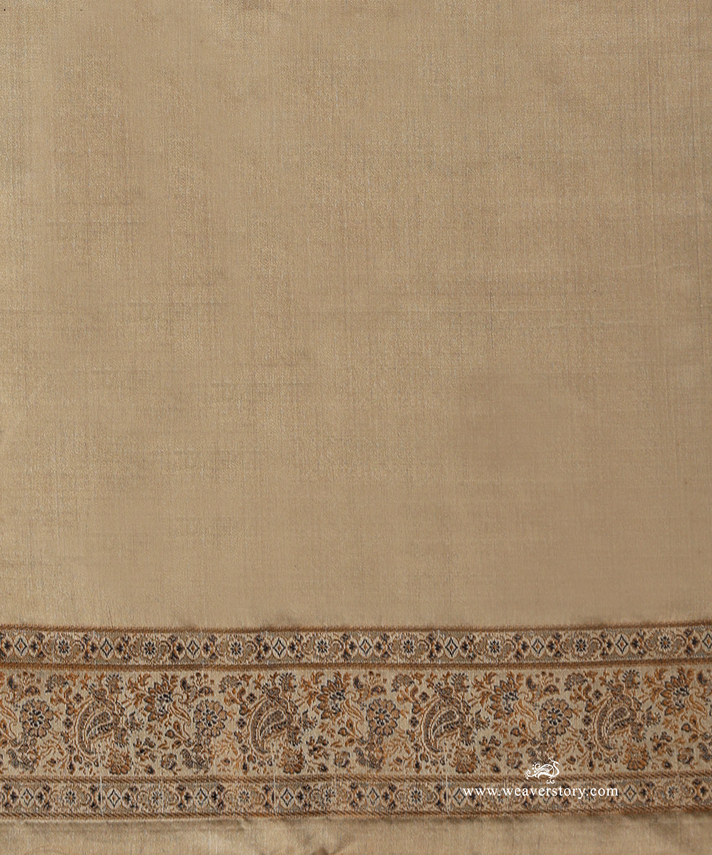 Beige Handloom Pure Katan Silk Tanchoi Jamawar Saree With Allover Samll Floral Jaal And Paisley Motif Pallu