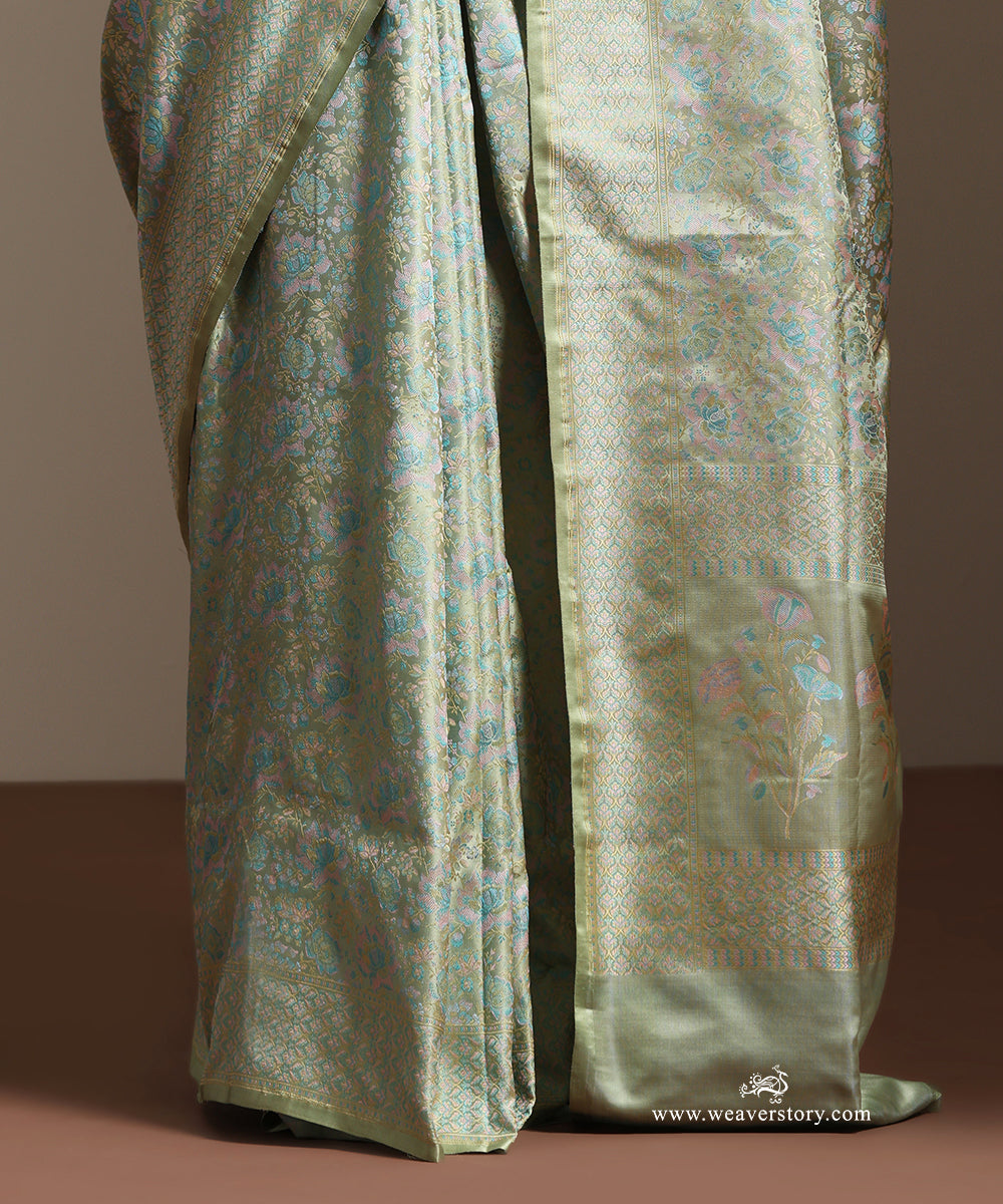 Pastel_Green_Handloom_Pure_Katan_Silk_Tanchoi_Jamawar_Saree_With_Allover_Rose_Jall_WeaverStory_04
