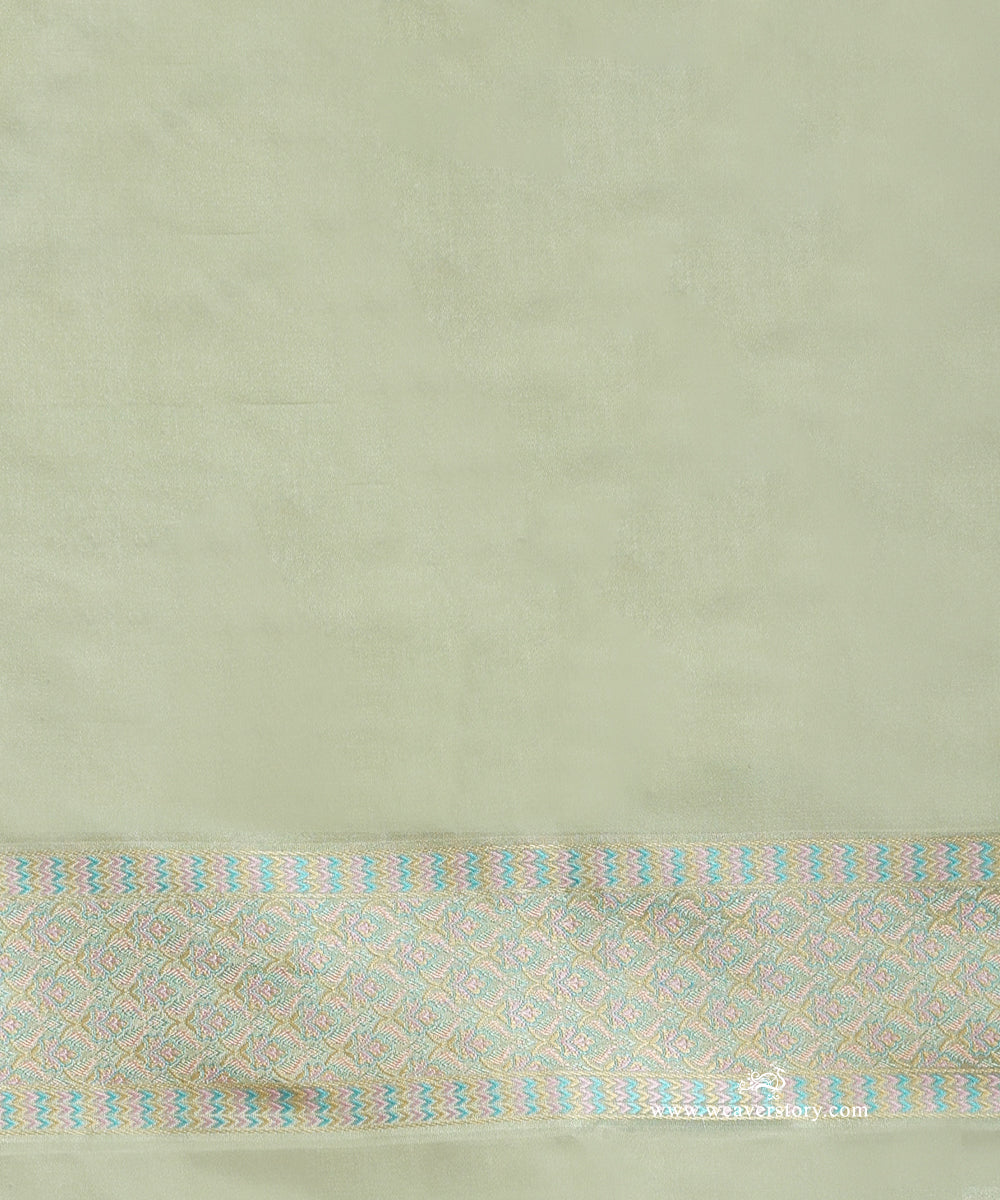 Pastel_Green_Handloom_Pure_Katan_Silk_Tanchoi_Jamawar_Saree_With_Allover_Rose_Jall_WeaverStory_05