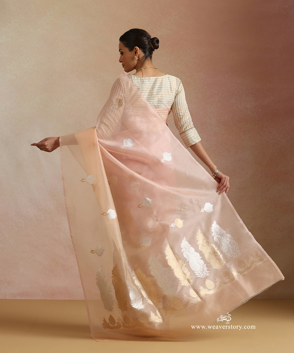 Peach_And_Soft_Pink_Handloom_Pure_Kora_Silk_Banarasi_With_Out_Border_Saree_With_Kadhwa_Flower_Boota_WeaverStory_03