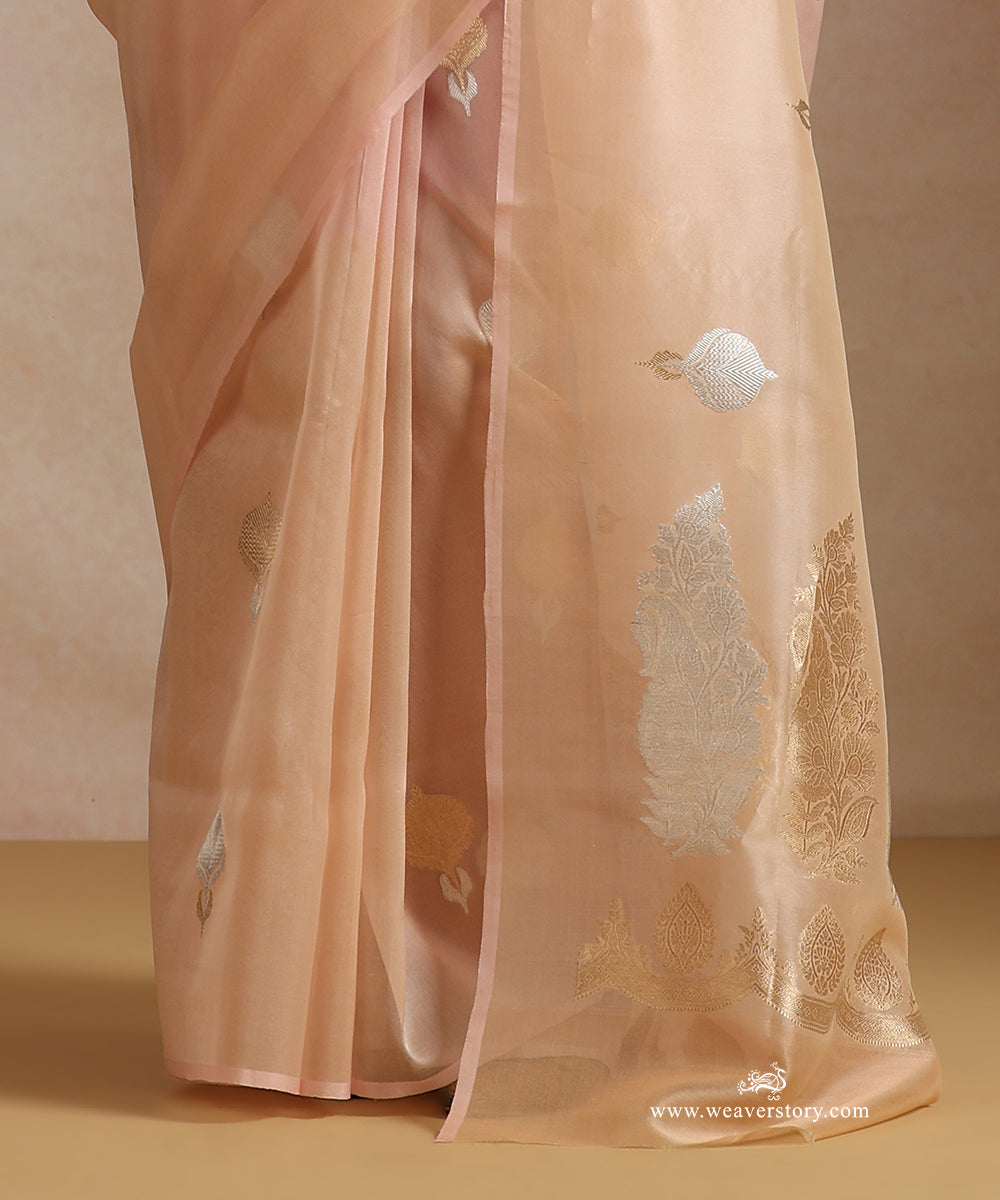 Peach_And_Soft_Pink_Handloom_Pure_Kora_Silk_Banarasi_With_Out_Border_Saree_With_Kadhwa_Flower_Boota_WeaverStory_04