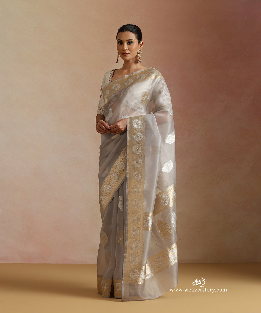 Gray_Handloom_Pure_Kora_Silk_Banarasi_Saree_With_Kadhwa_Ambi_Boota_With_Gold_And_Silver_Flowers_Bel_WeaverStory_02