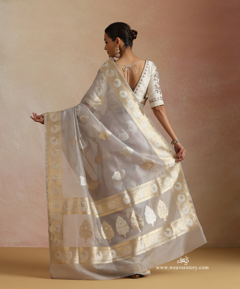 Gray_Handloom_Pure_Kora_Silk_Banarasi_Saree_With_Kadhwa_Ambi_Boota_With_Gold_And_Silver_Flowers_Bel_WeaverStory_03