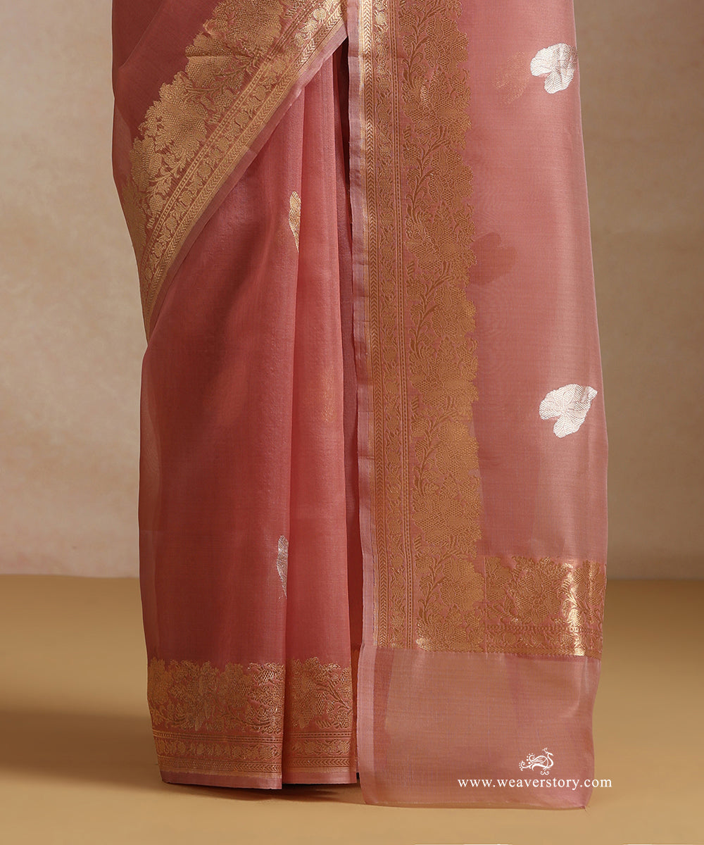 Old_Rose_Pure_Kora_Silk_Banarasi_Saree_With_Kadhwa_Lotus_Leaf_Boota_With_Gold_Zari_Flower_Bel_WeaverStory_04