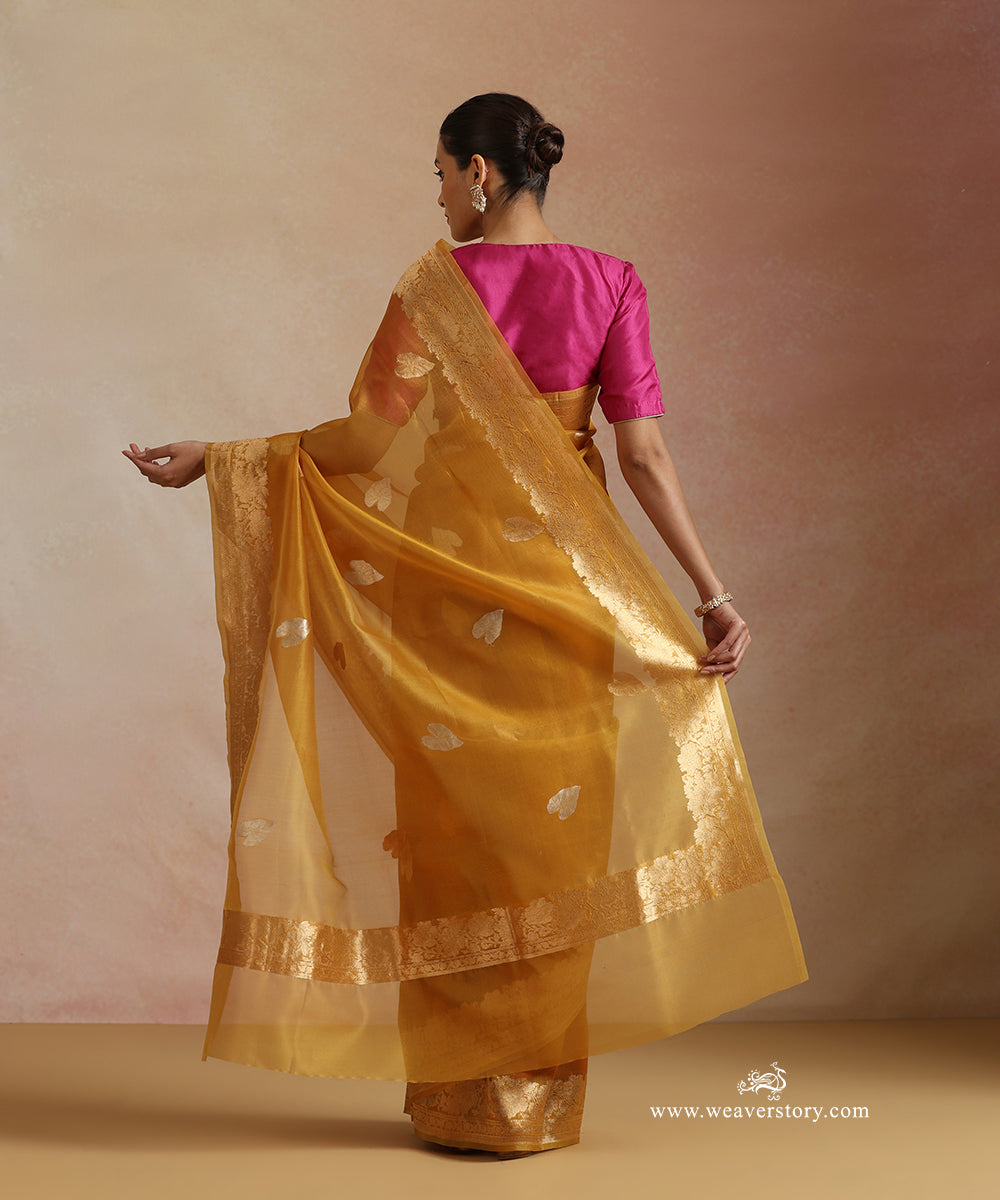 Mustard_Pure_Kora_Silk_Banarasi_Saree_With_Kadhwa_Lotus_Leaf_Boota_With_Gold_Zari_Flower_Bel_WeaverStory_03