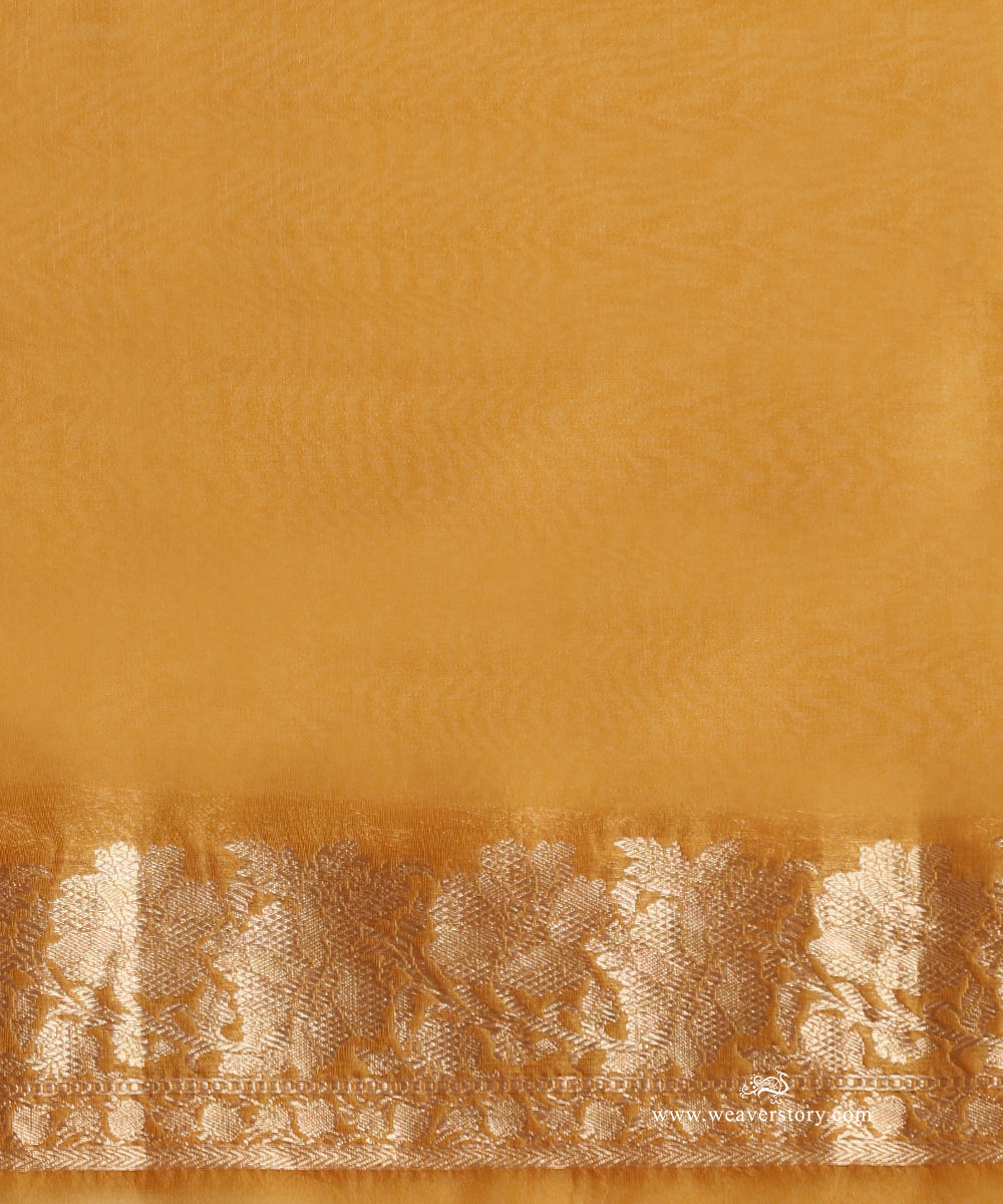 Mustard_Pure_Kora_Silk_Banarasi_Saree_With_Kadhwa_Lotus_Leaf_Boota_With_Gold_Zari_Flower_Bel_WeaverStory_05