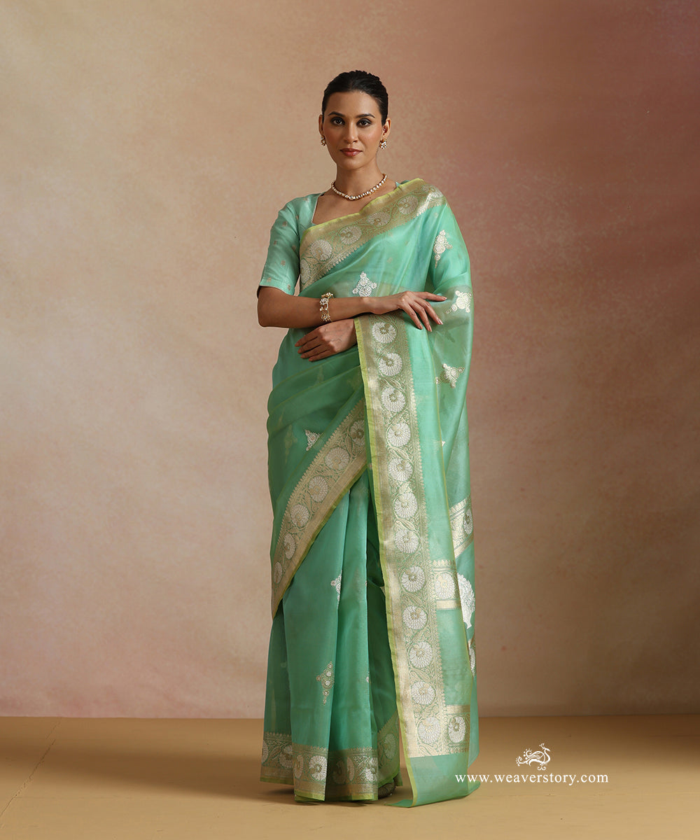 Neon_Green_Pure_Kora_Silk_Banarasi_Saree_With_Kadhwa_Flower_Boota_And_Guldasta_Motif_On_Pallu_WeaverStory_02