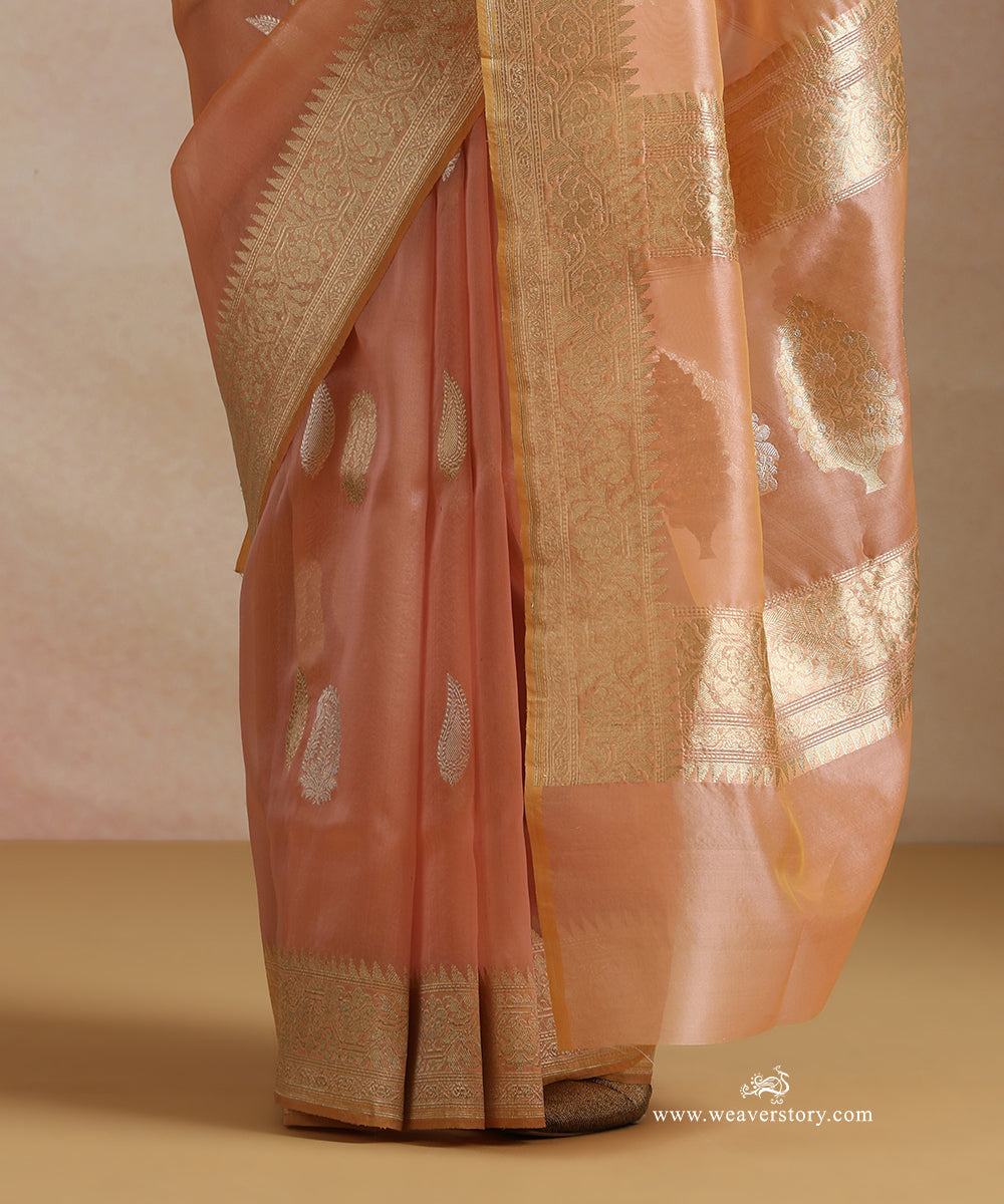 Peach_Pure_Kora_Silk_Banarasi_Saree_With_Kadhwa_Ambi_Boota_And_Guldasta_Motif_On_Pallu_WeaverStory_04
