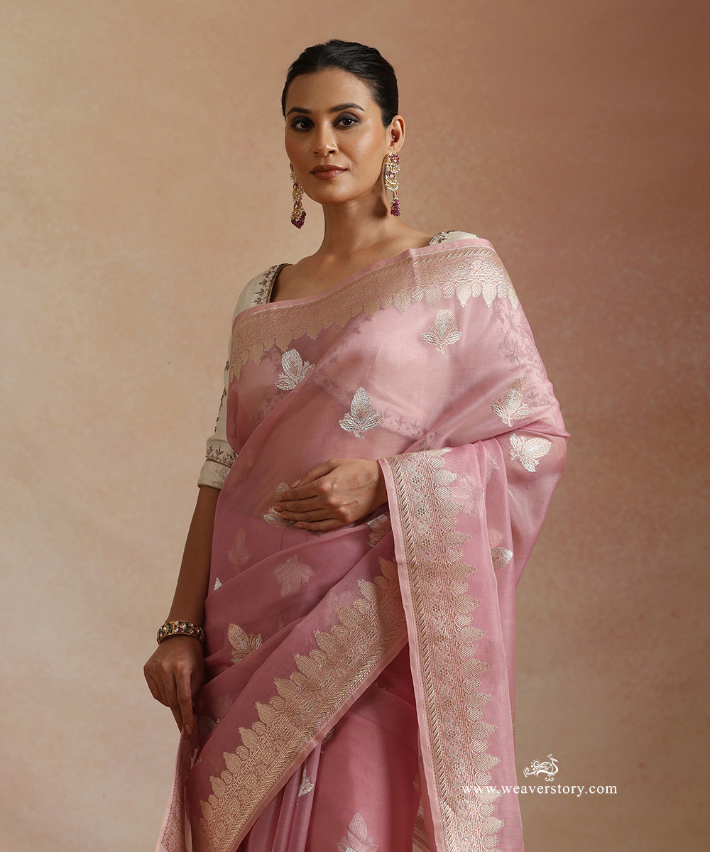 Soft_Pink_Pure_Kora_Silk_Banarasi_Saree_With_Kadhwa_Leaf_Boota_And_Guldasta_Motif_On_Pallu_WeaverStory_01