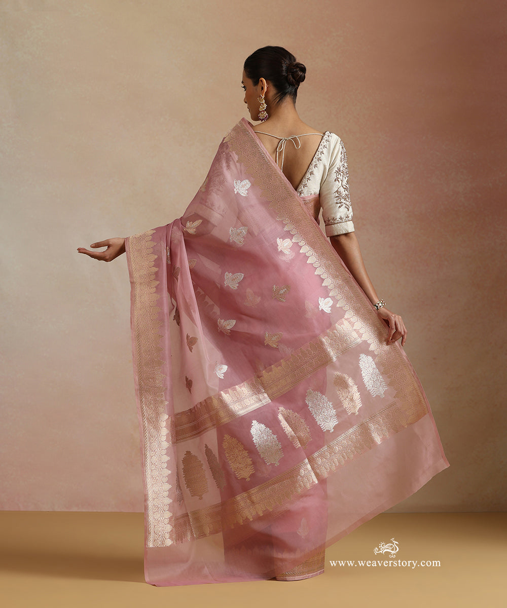Soft_Pink_Pure_Kora_Silk_Banarasi_Saree_With_Kadhwa_Leaf_Boota_And_Guldasta_Motif_On_Pallu_WeaverStory_03