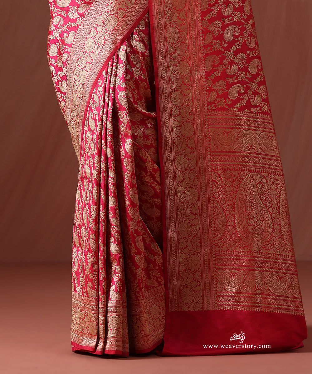 Majenta_Handloom_Pure_Katan_Silk_Saree_With_Allover_Ambi_Kadhwa_Jaal
_WeaverStory_04
