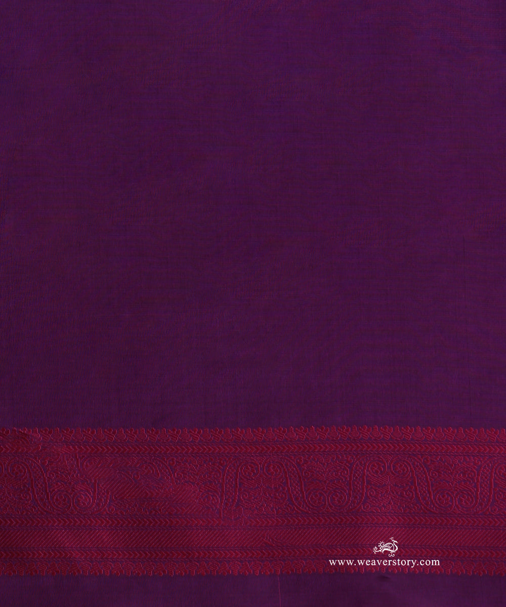 Blue_And_Purple_Handloom_Pure_Katan_Silk_Resham_Tanchoi_Banrasi_Saree_With_Small_Floral_And_Red_Selvedge_WeaverStory_05