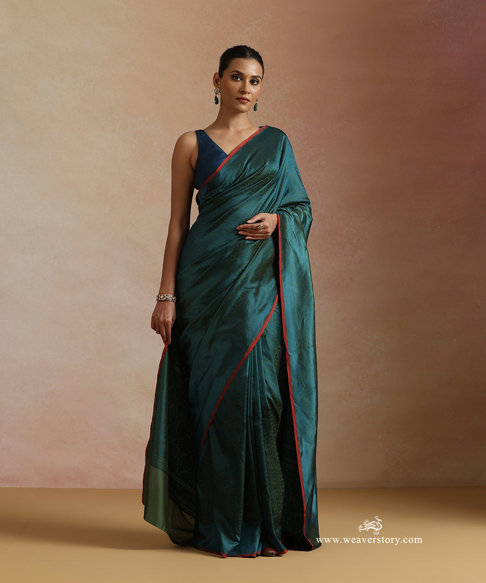 Green_And_Firozi_Handloom_Pure_Katan_Silk_Resham_Tanchoi_Banrasi_Saree_With_Small_Floral_And_Red_Selvedge_WeaverStory_02