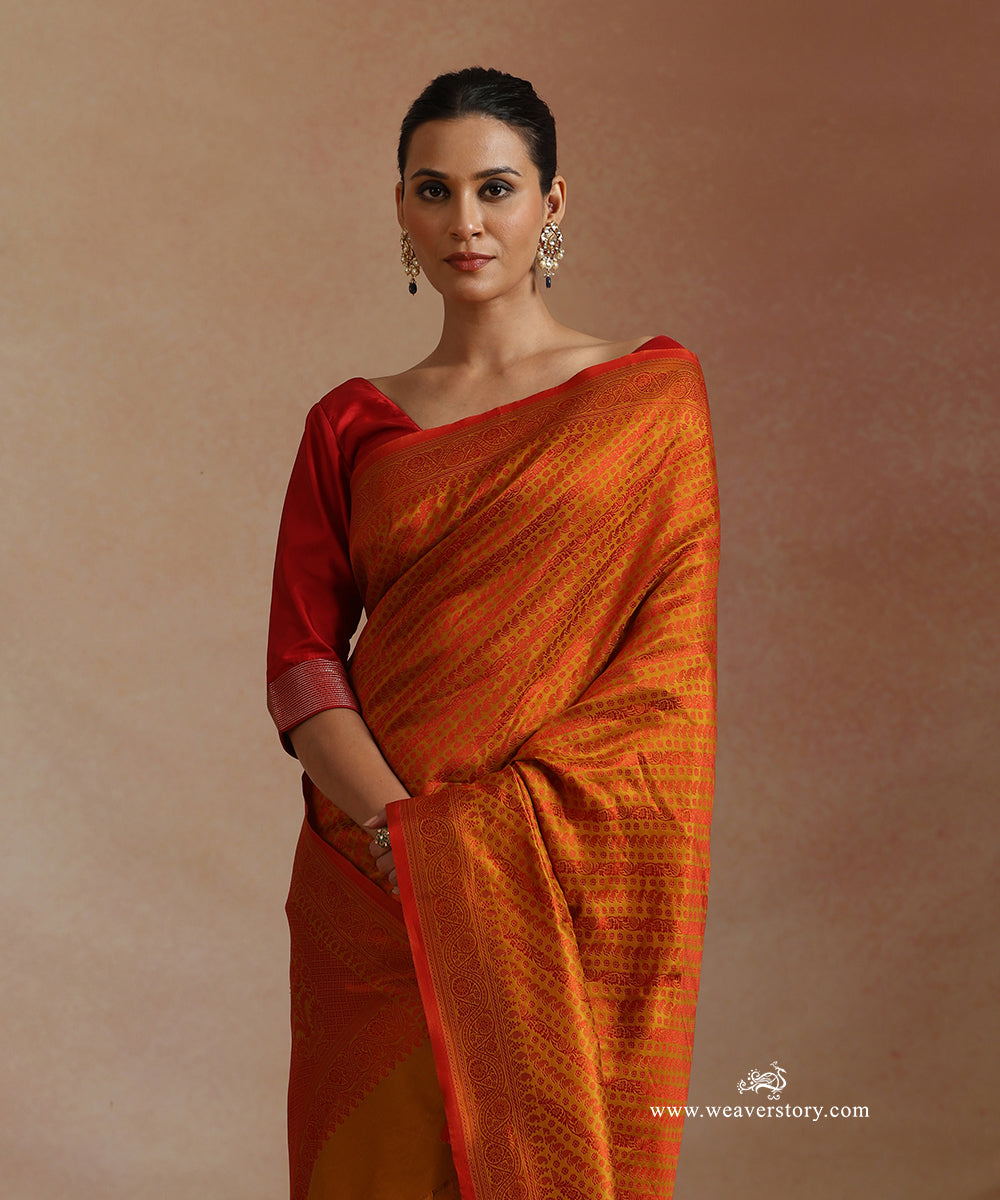 Mustard_And_Red_Handloom_Pure_Katan_Silk_Resham_Tanchoi_Banrasi_Saree_With_Small_Paisley_And_Flower_Aadi_Bel_WeaverStory_01